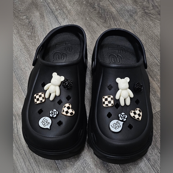 Black Platform Clogs with Charms-Size 7 *NWOT* - Picture 1 of 7